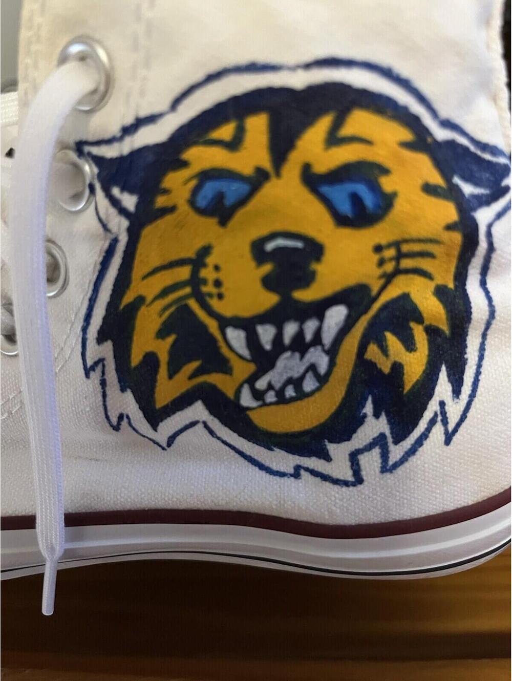 Converse Canvas Hi-Top Villanova Hand Painted Sneakers M 7 W 9 One Of A Kind! - Picture 9 of 9